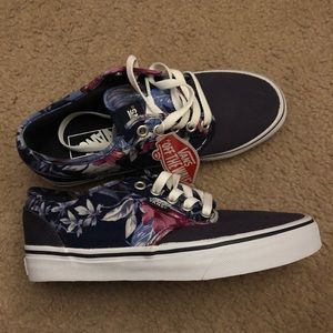 Vans Off the Wall shoes- NWT size 6 women